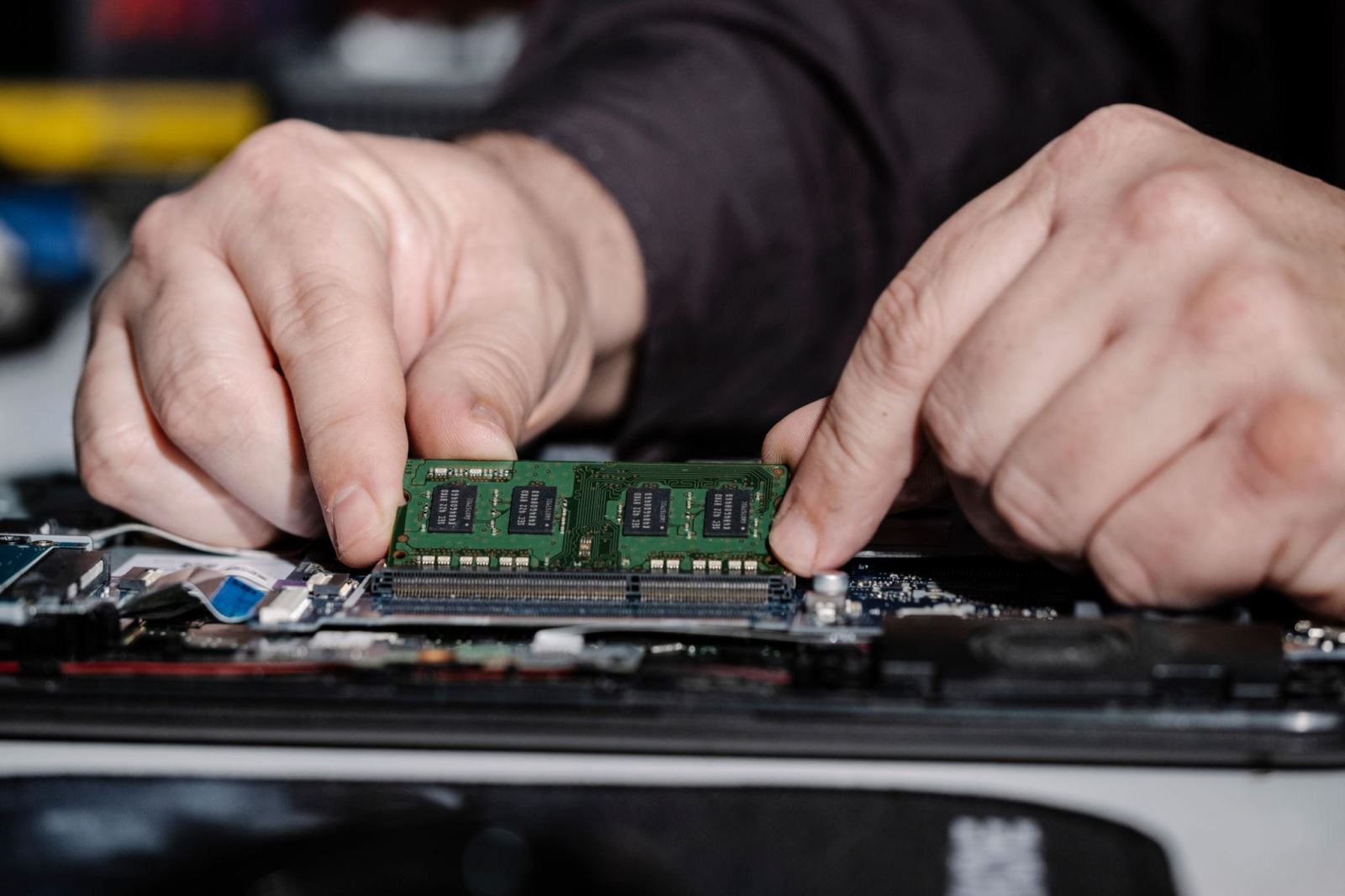 checking ram and gpu to fix black screen